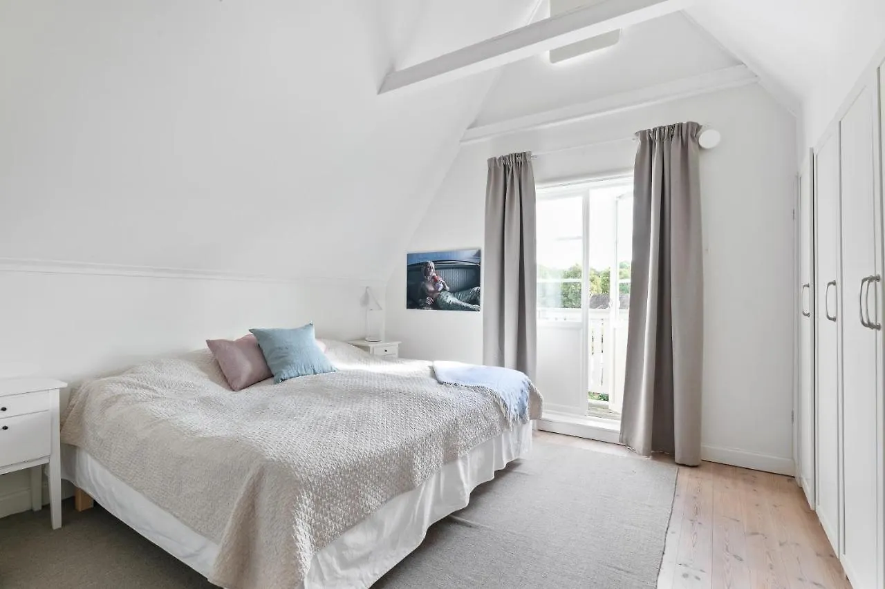 Family 4-Bedroom Villa With Fireplace And Sauna Stockholm 0*,