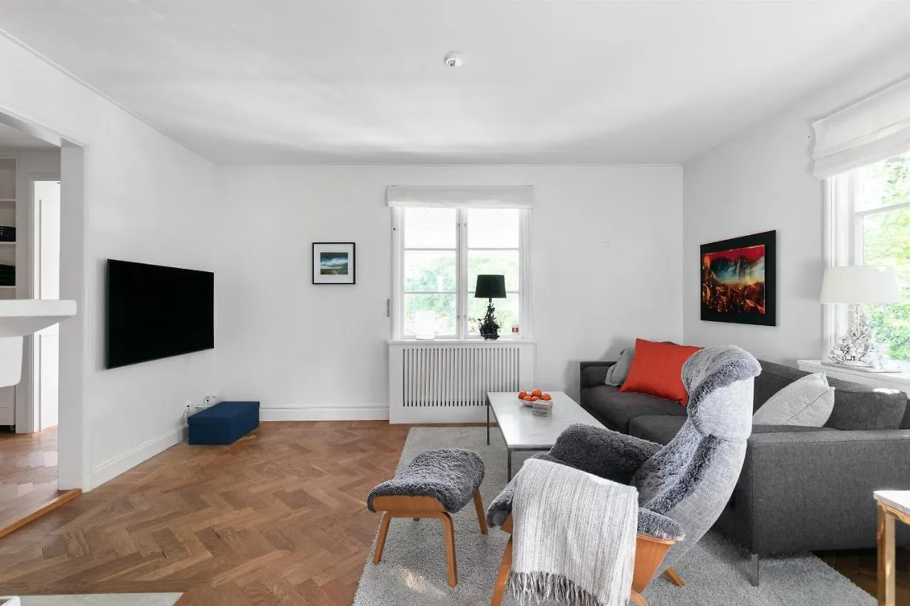 Family 4-Bedroom Villa With Fireplace And Sauna Stockholm