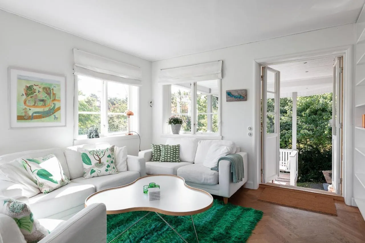 Family 4-Bedroom Villa With Fireplace And Sauna Stockholm