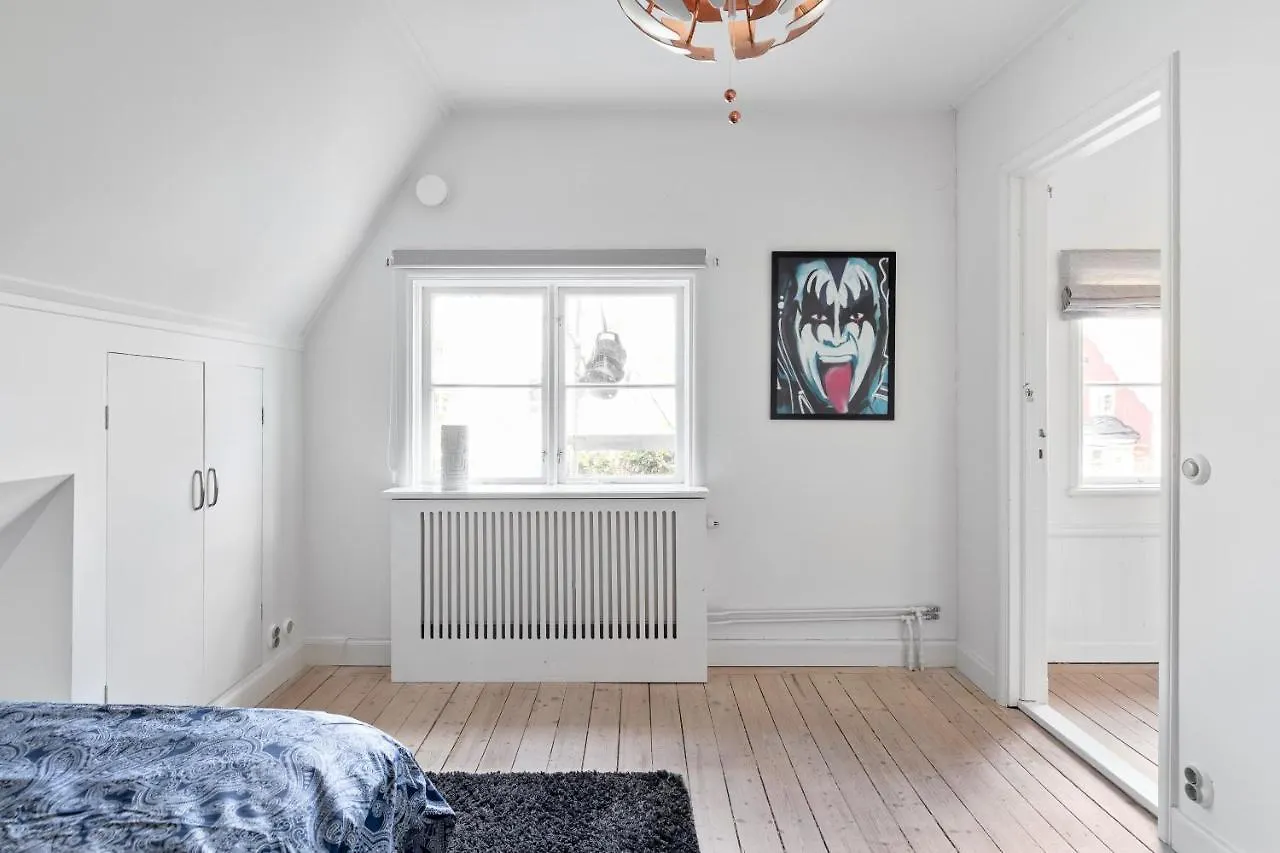 Family 4-Bedroom Villa With Fireplace And Sauna Stockholm