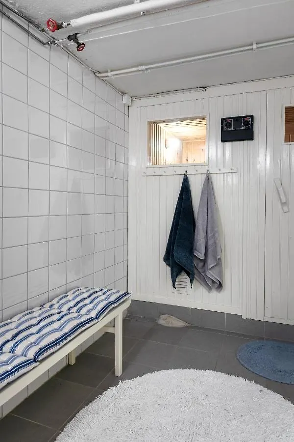 Family 4-Bedroom Villa With Fireplace And Sauna Stockholm