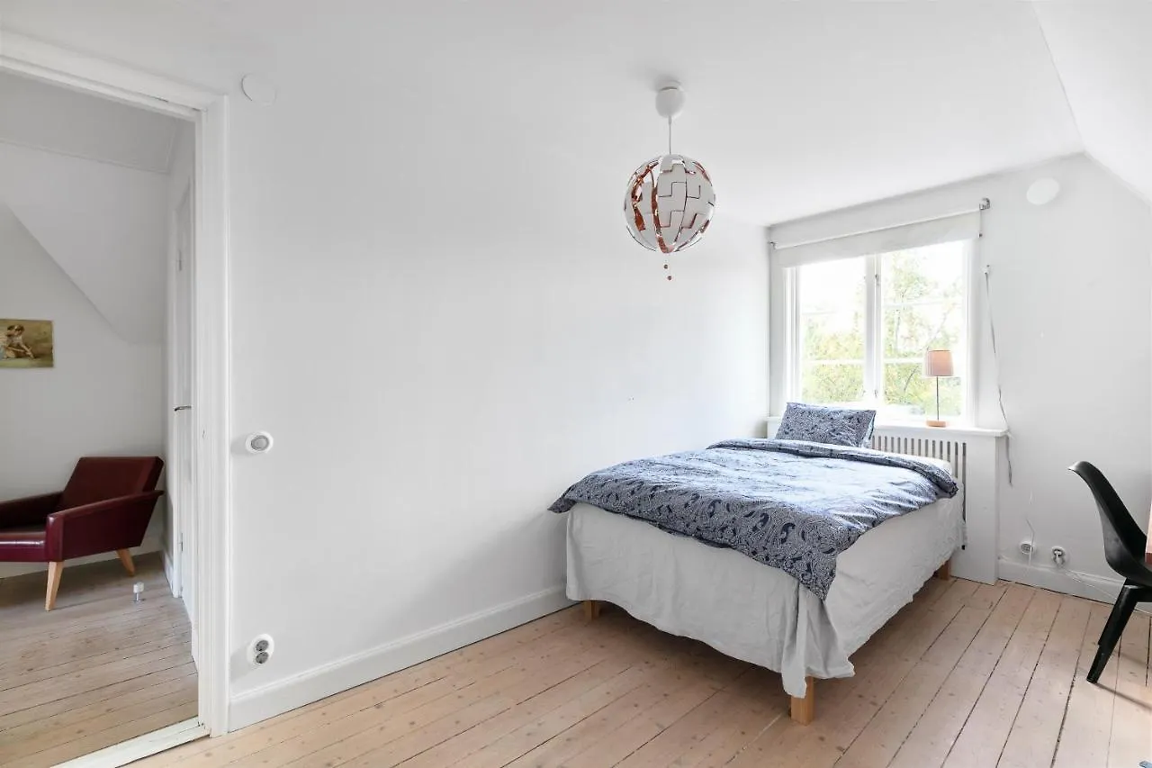 Family 4-Bedroom Villa With Fireplace And Sauna Stockholm