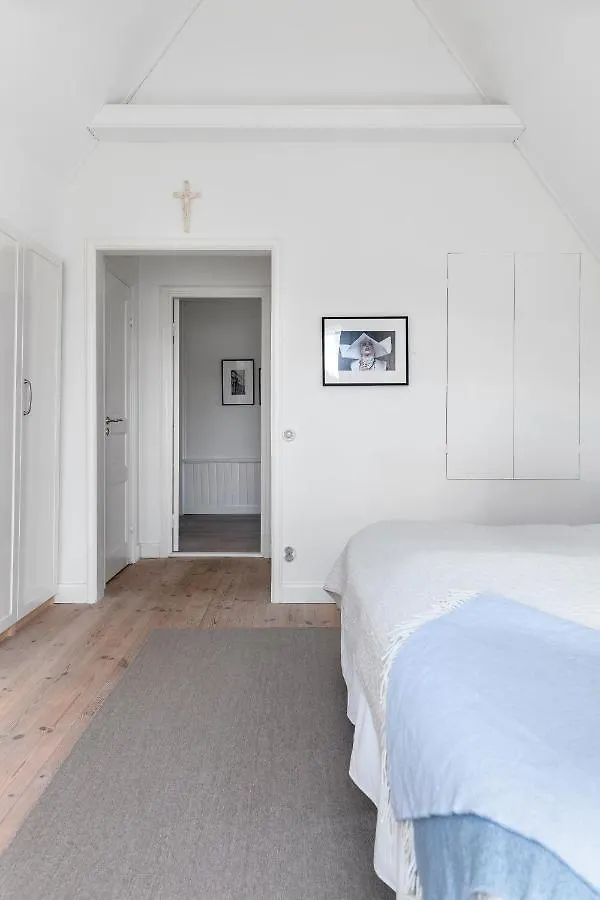 Family 4-Bedroom Villa With Fireplace And Sauna Stockholm 0*,
