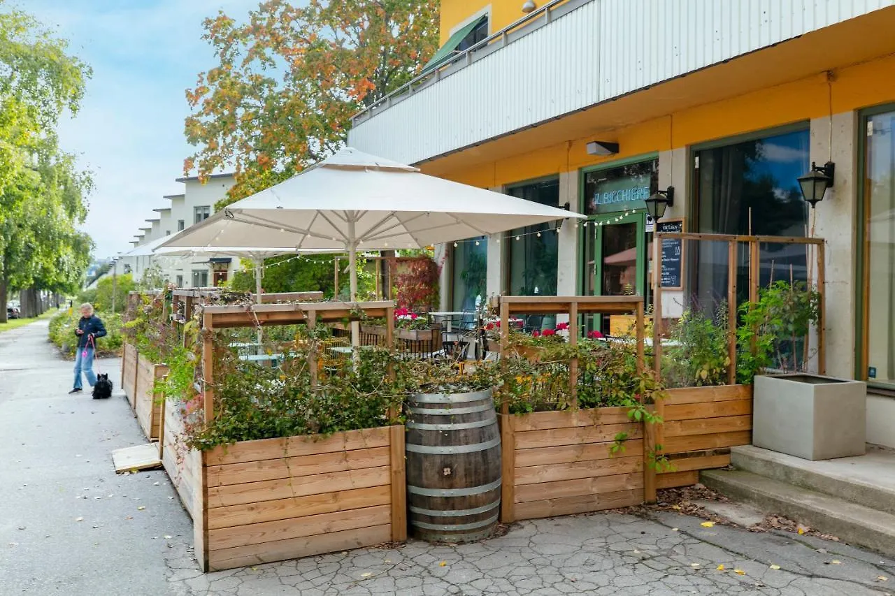 Family 4-Bedroom Villa With Fireplace And Sauna Stockholm